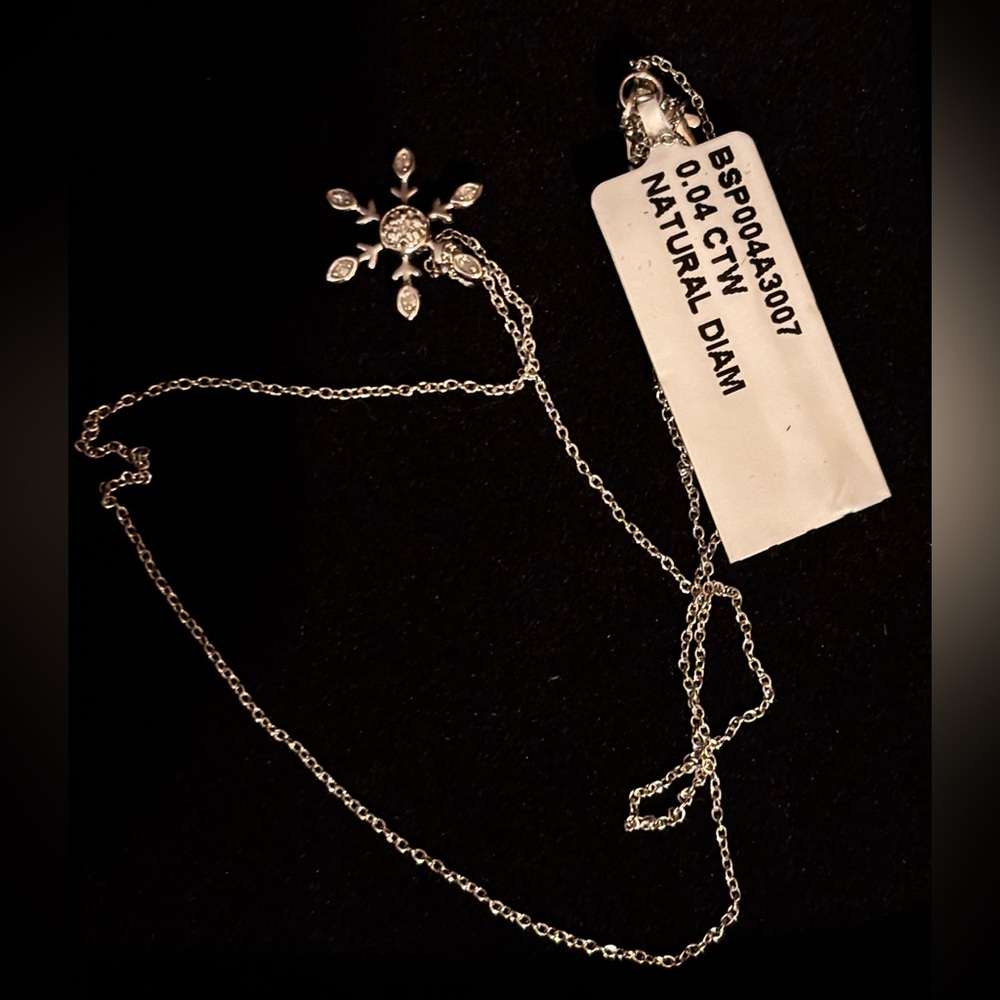 Snowflake Pendant Necklace